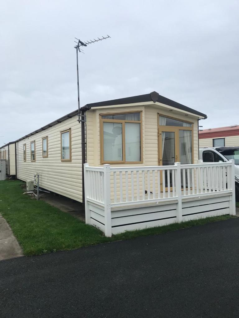 Two X 8 Berth Static Caravan On Lyons Robin Hood Rhyl North Wales Meliden Exterior photo