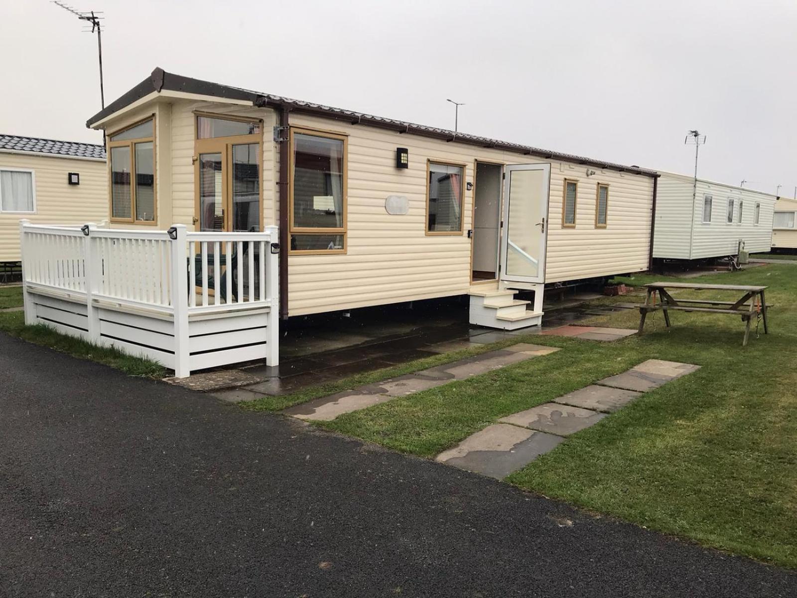 Two X 8 Berth Static Caravan On Lyons Robin Hood Rhyl North Wales Meliden Exterior photo